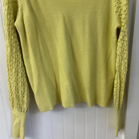 Sioni Women's V-Neck Sweater in Yellow - Picture 3 of 6
